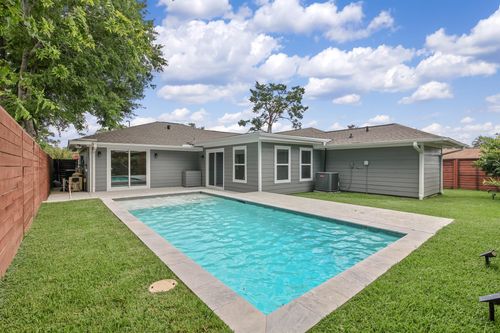 2102 Lazybrook Dr, Houston, TX, 77008-1227 | Card Image