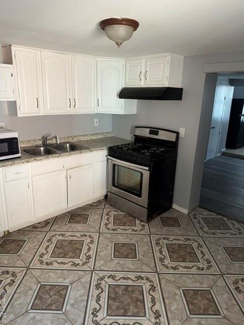 1-123 W Parmenter St, Newburgh, NY, 12550-5426 | Card Image