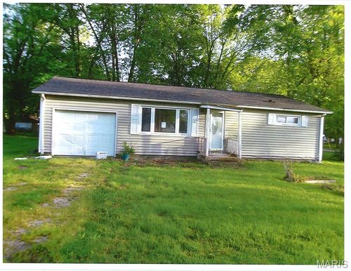 304 W Douglas St, New Douglas, IL, 62074-1463 | Card Image