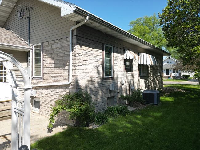 214 W Watson St, House other with 2 bedrooms, 2 bathrooms and 2 parking in Forrest IL | Image 38