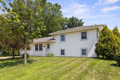 901 Cortland Dr, Apple Valley, MN, 55124-4700 | Card Image