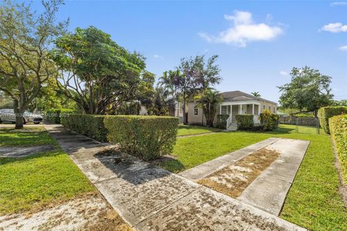 52 Flagler Dr, Miami Springs, FL, 33166-4924 | Card Image