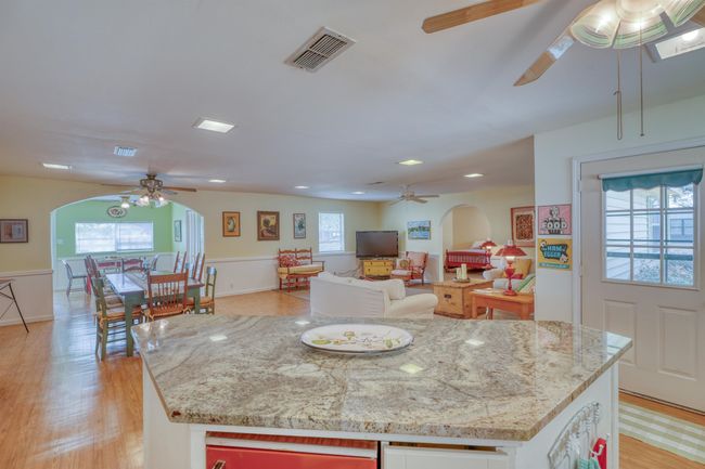1833 Highland Dr, House other with 3 bedrooms, 2 bathrooms and null parking in Highland Haven TX | Image 6