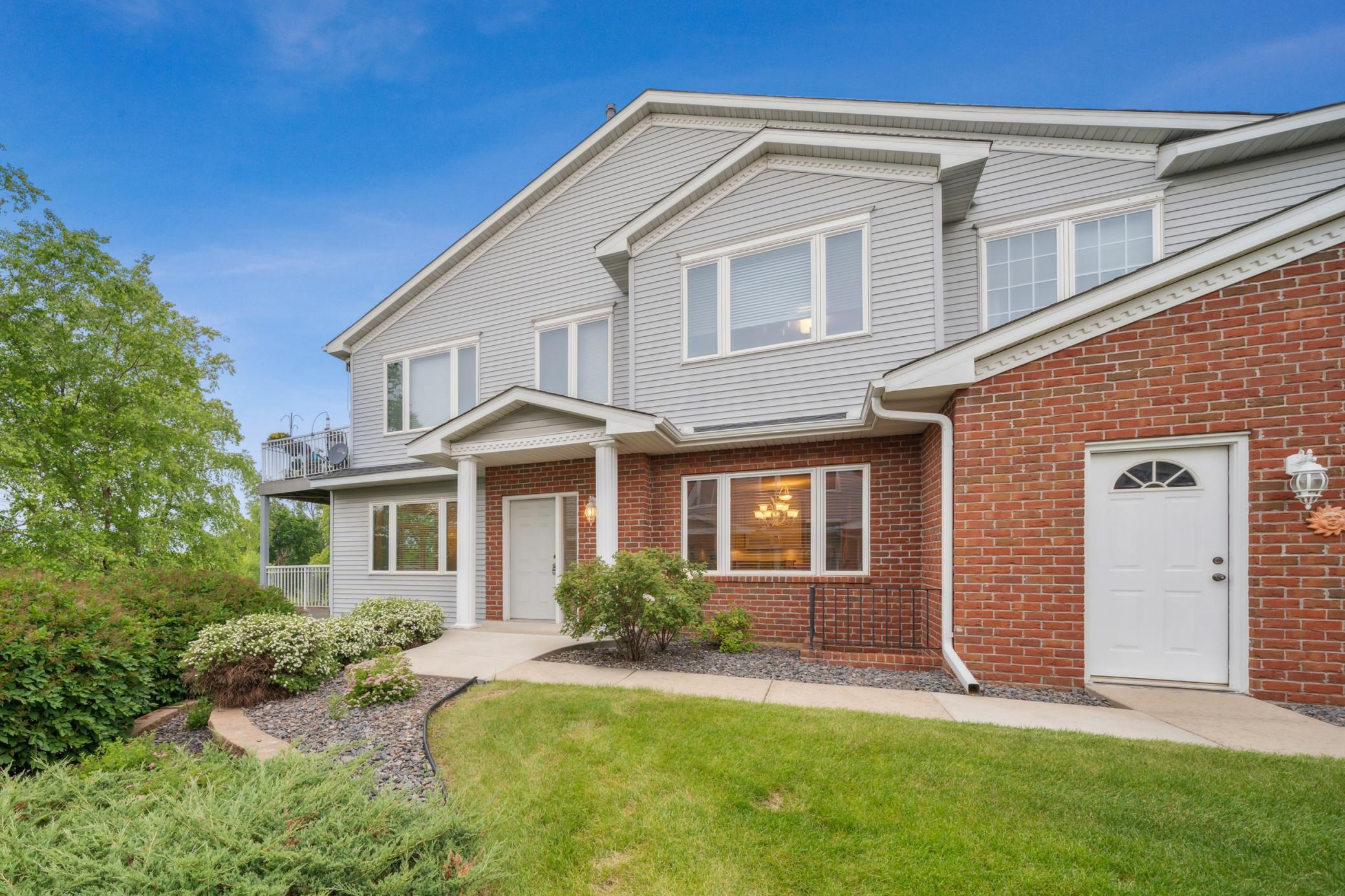Hoya Ct, Lakeville, MN 55044