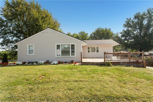301 N Lee St, Buckner, MO, 64016-9725 | Card Image