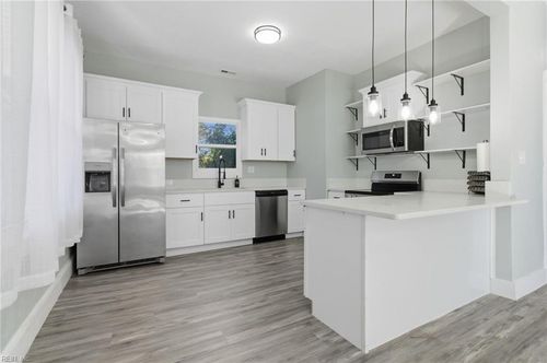 62 Buxton Ave, Newport News, VA, 23607-6031 | Card Image