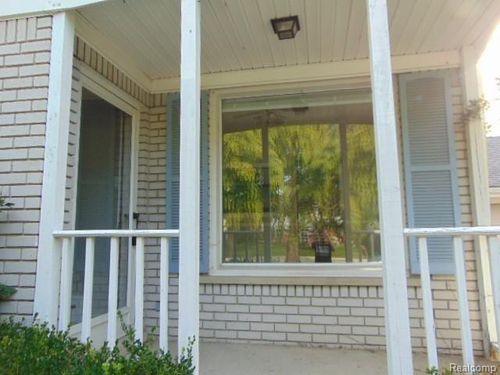 19034 Milburn St, Livonia, MI, 48152-3350 | Card Image