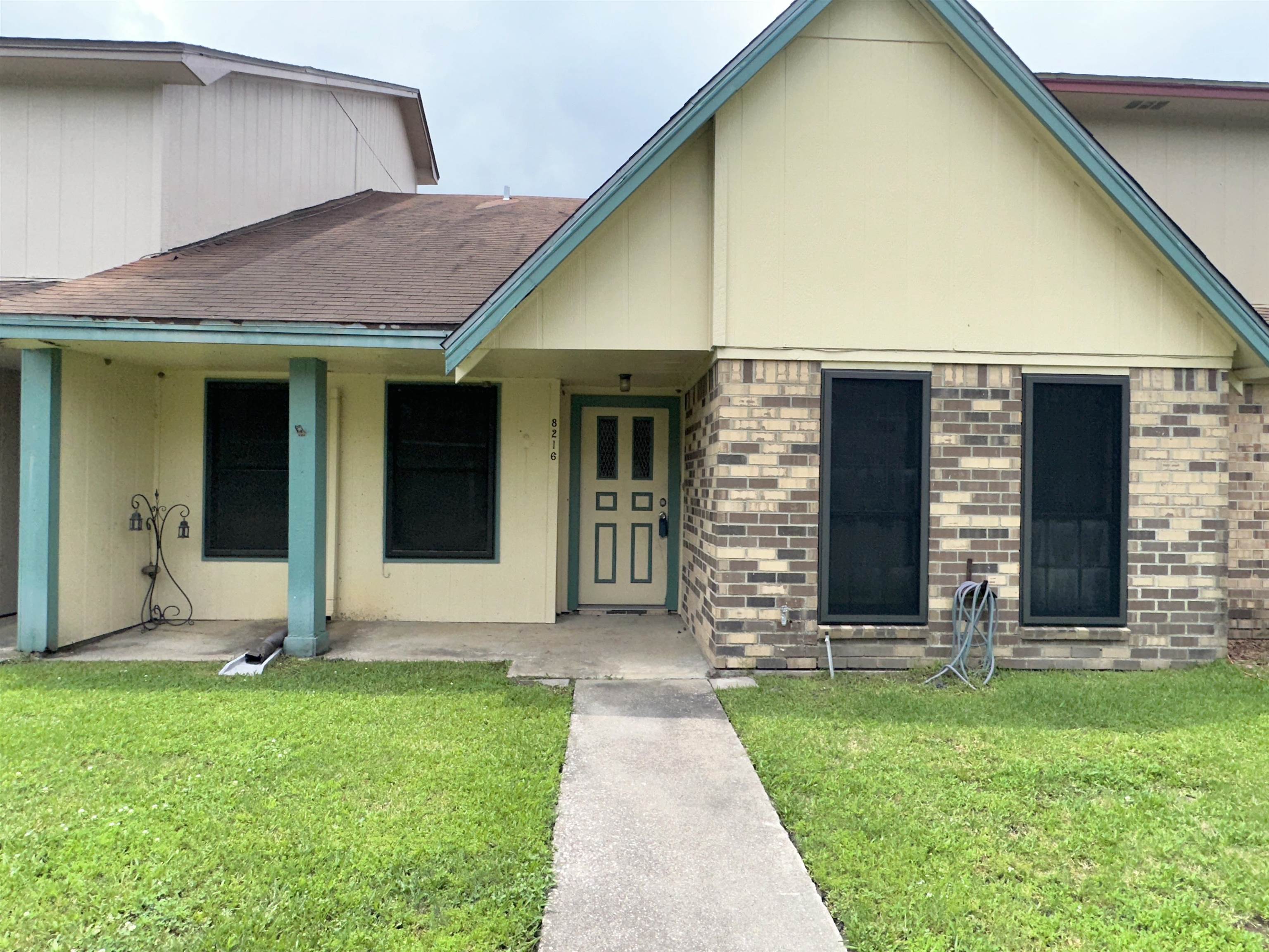 Heartfield Ln, Beaumont, TX 77706