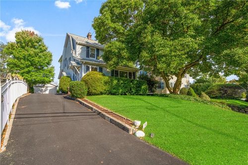 715 Old Post Rd, Mamaroneck, NY, 10543-3921 | Card Image