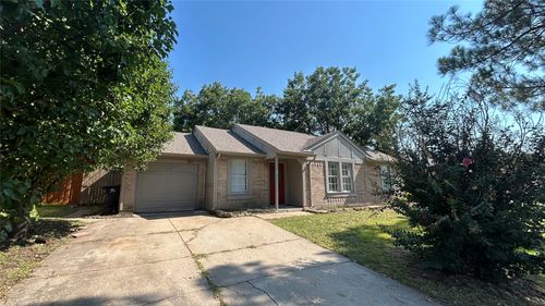 807 Cavalier Drive, Arlington, TX, 76017 | Card Image