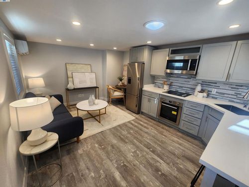 981 Marylin Ave, Livermore, CA, 94551-6515 | Card Image