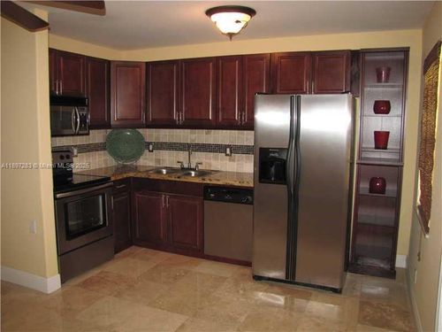 apt-529-5174 Ne 6th Ave, Oakland Park, FL, 33334-3376 | Card Image