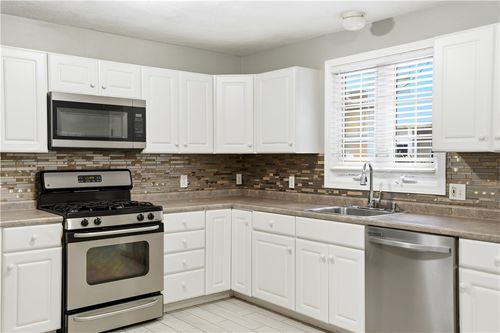 23 Fortin Ave, Pawtucket, RI, 02860-6213 | Card Image