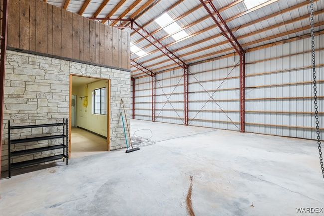 Garage | Image 77