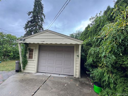 3370 Edgewood St, Dearborn, MI, 48124-4118 | Card Image