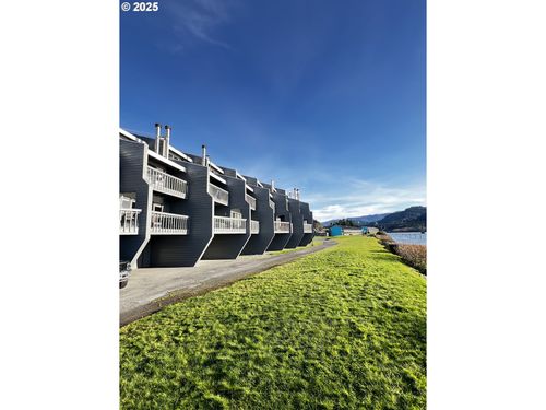 443-94304 Wedderburn Loop, Gold Beach, OR, 97444-8534 | Card Image