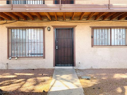 16-595 S Royal Crest Cir, Las Vegas, NV, 89169-3892 | Card Image
