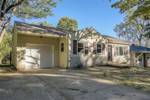5405 Woodson Rd, Raytown, MO, 64133-3068 | Card Image