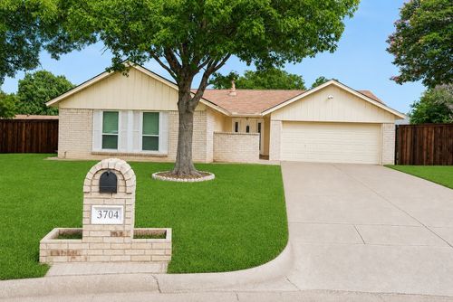3704 Misty Ct, Fort Worth, TX, 76133-7113 | Card Image