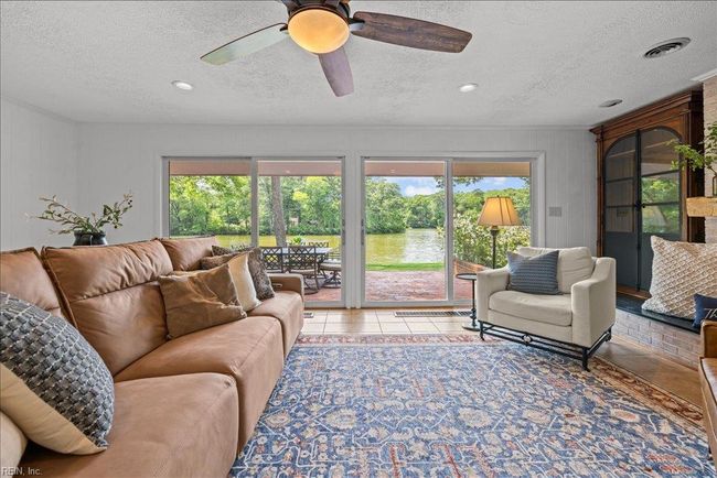 Family Room | Image 20