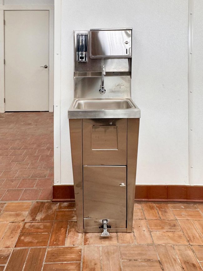 Commercial Sink | Image 25