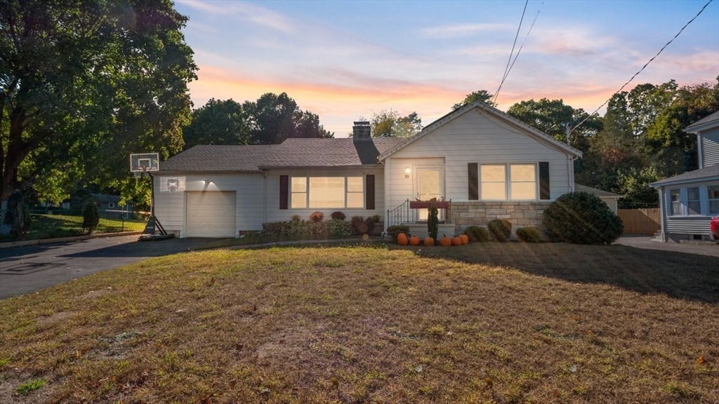 Hyatt Ave, Haverhill, MA 01835