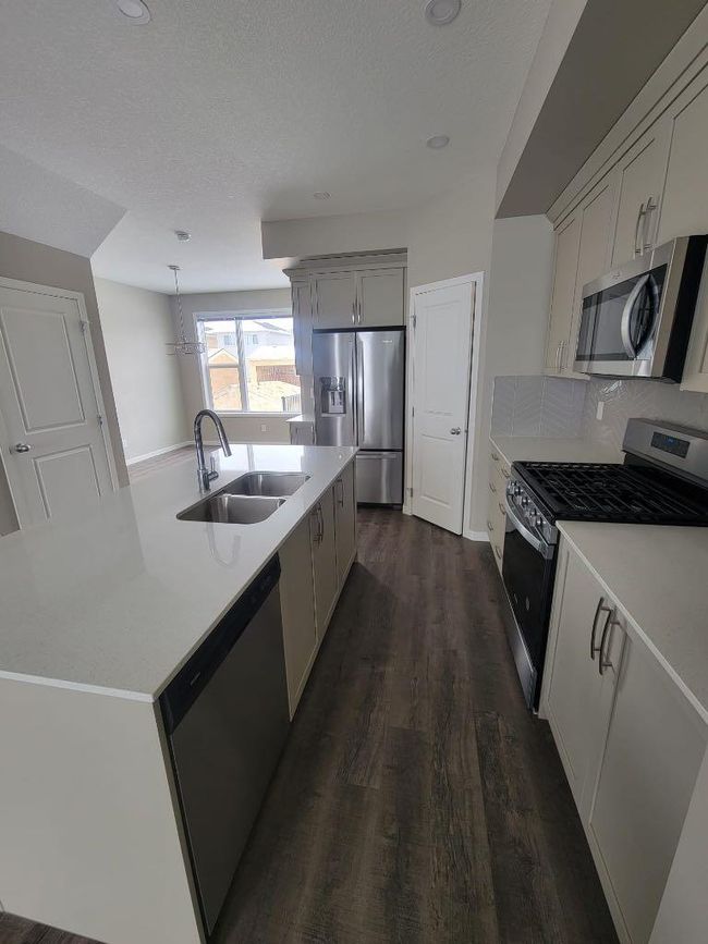 364 Dawson Drive, Home with 3 bedrooms, 3 bathrooms and 2 parking in Chestermere AB | Image 6