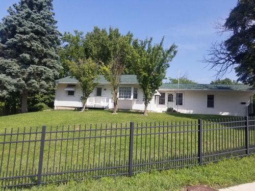 203 Center Pl, Peru, IL, 61354-2035 | Card Image