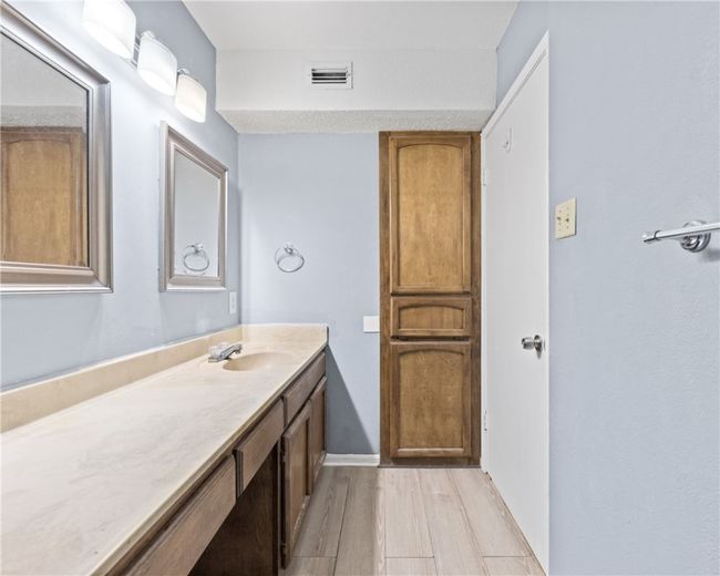 Primary bath | Image 7