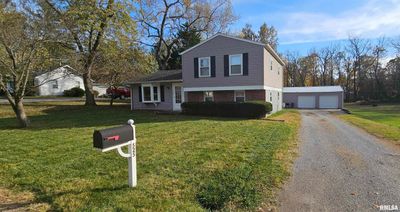 525 W Bryan Street, House other with 3 bedrooms, 2 bathrooms and null parking in Salem IL | Image 2