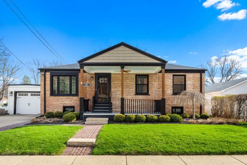 111 W Washington St, Palatine, IL, 60067-6145 | Card Image