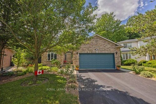 557 Inverness Ave, London, ON, N6H5R3 | Card Image