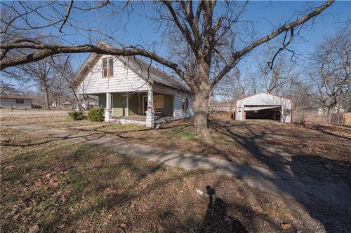 415 Elm St, Chetopa, KS, 67336-8852 | Card Image