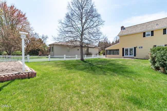 1872 Contessa Dr, House other with 4 bedrooms, 3 bathrooms and null parking in Bismarck ND | Image 40