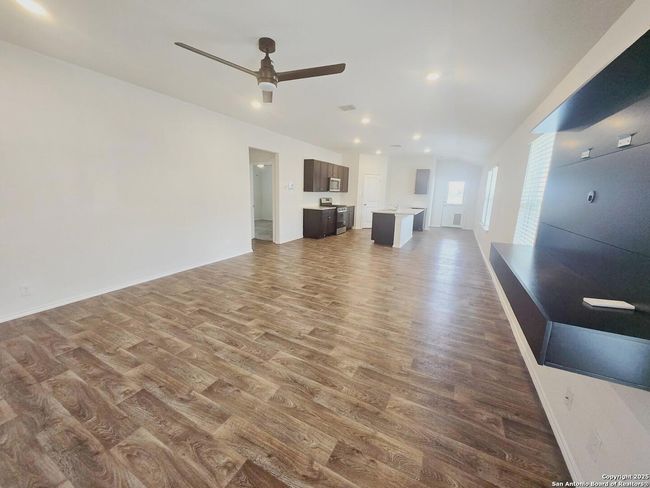 437 Middle Green Loop, House other with 3 bedrooms, 2 bathrooms and null parking in Floresville TX | Image 9