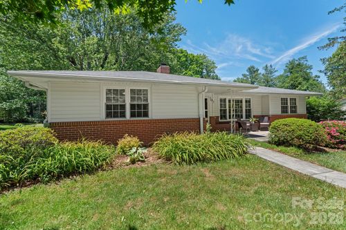 107 Appledore Ave, Hendersonville, NC, 28739-6201 | Card Image