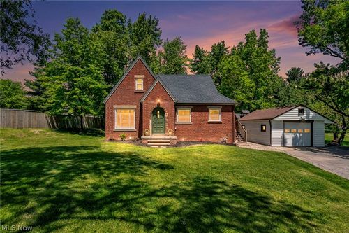 2834 W Wallings Rd, Broadview Heights, OH, 44147-1057 | Card Image