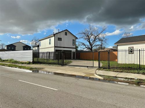 8321 Coma St, Houston, TX, 77051-2047 | Card Image