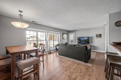 203-6020 Chasewood Pkwy, Minnetonka, MN, 55343-4351 | Card Image