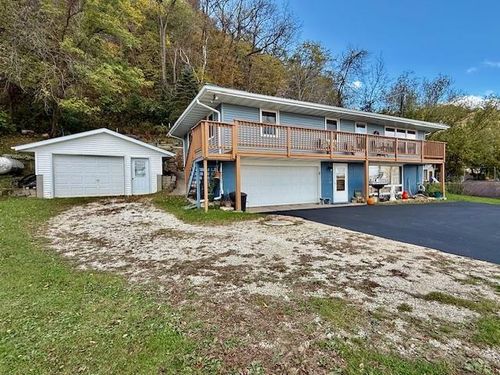 1886 Great River Rd, Lansing, IA, 52151-7537 | Card Image