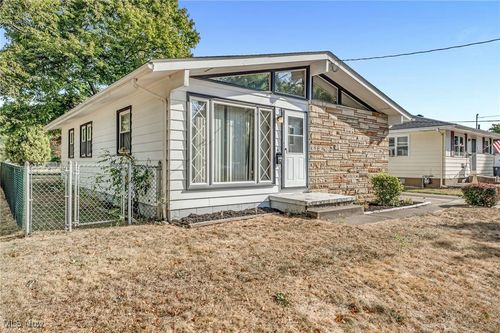 2863 Burnside St, Akron, OH, 44312-1720 | Card Image
