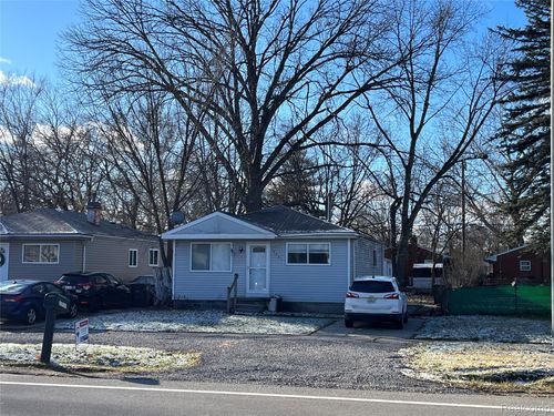 19461 Inkster Rd, Livonia, MI, 48152-2520 | Card Image