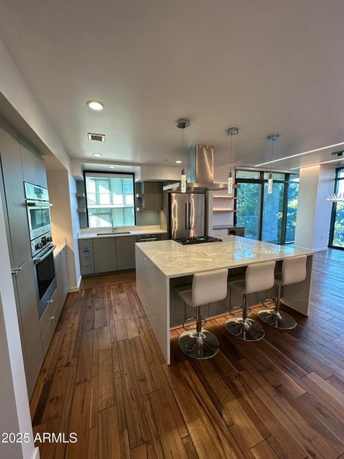 426-200 W Portland St, Phoenix, AZ, 85003-5469 | Card Image