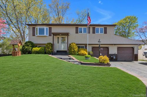 25 Deville Dr, Selden, NY, 11784-1003 | Card Image