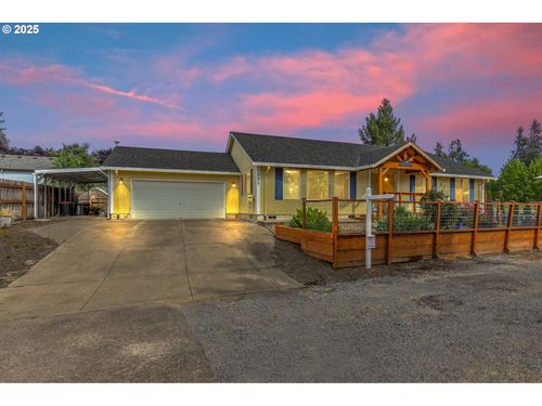 709 S Park St, Carlton, OR, 97111-9657 | Card Image