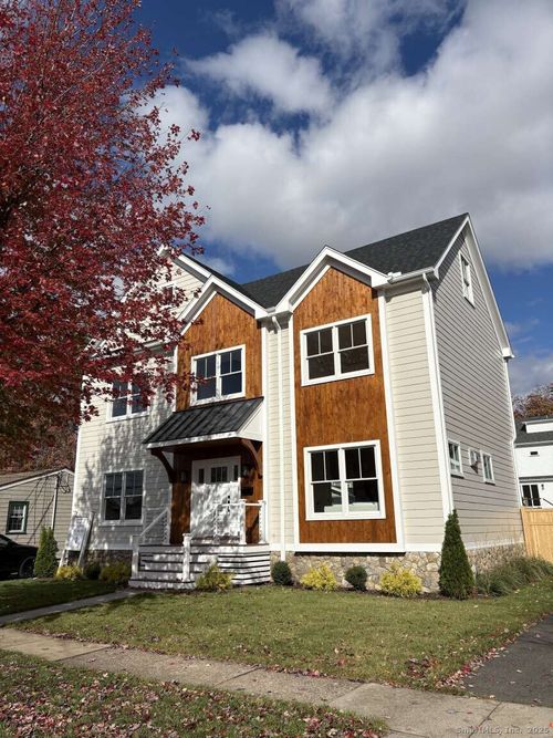 137 Millard St, Fairfield, CT, 06824-6503 | Card Image