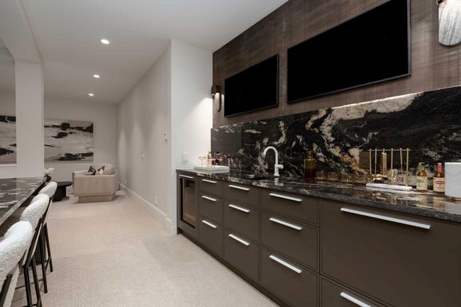 6918 Legare Dr Sw, House other with 4 bedrooms, 7 bathrooms and 3 parking in Calgary AB | Image 34