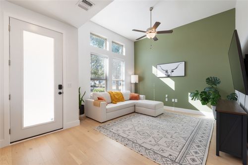 7817 Moody Bnd, Austin, TX, 78744-2087 | Card Image