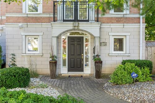 126 Brant St, Oakville, ON, L6K3X6 | Card Image