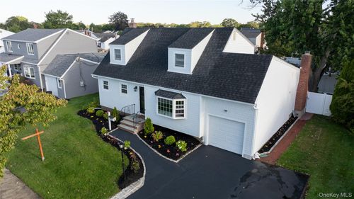 362 Violet St, Massapequa Park, NY, 11762-1154 | Card Image